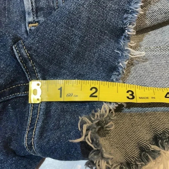 Paige Emmitt jean shorts, 2.5” button fly, frayed hem. Women’s size 27 - Picture 7 of 10